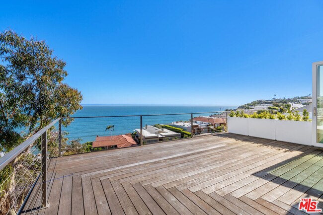 Building Photo - 18125 Coastline Dr