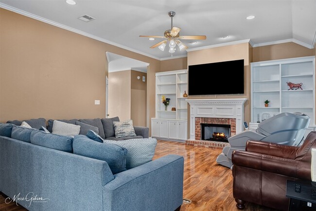 Building Photo - 3303 Colonial Dr