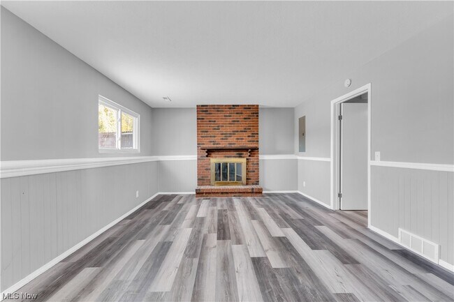 Building Photo - 8000 Newcomb Dr