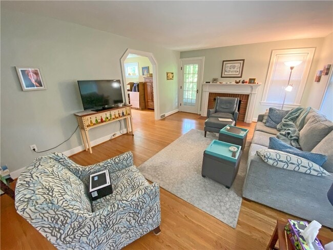 Foto del edificio - 2577 Elmwood Ave