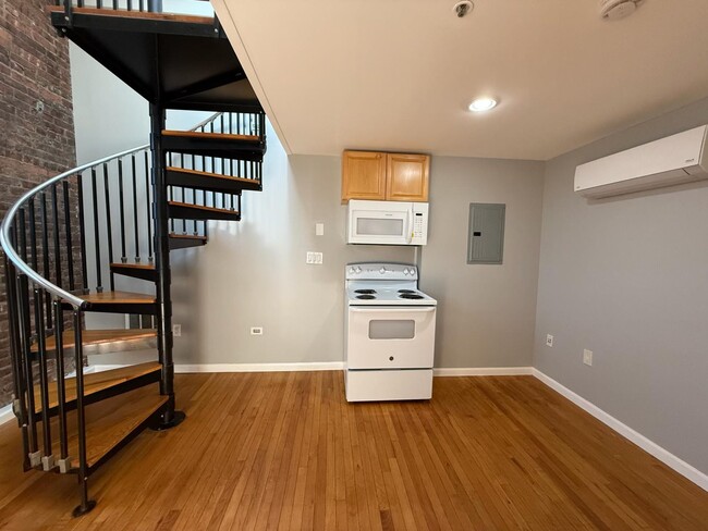 Building Photo - 94 4th Ave