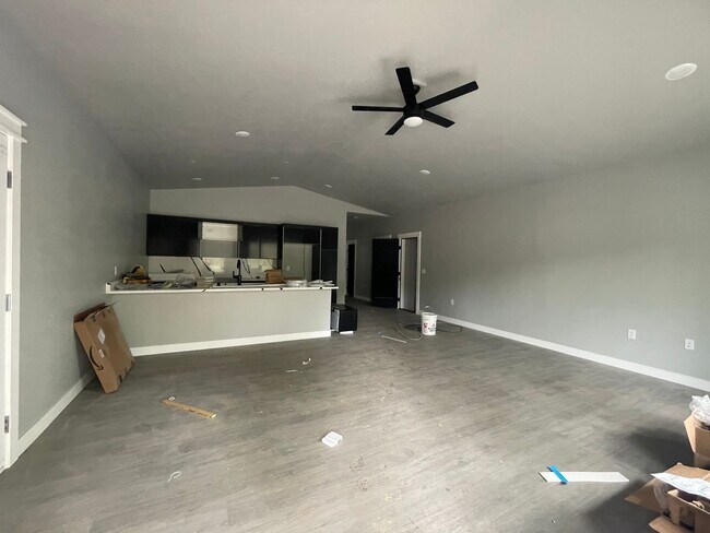 Foto del edificio - 7490 N Paw St
