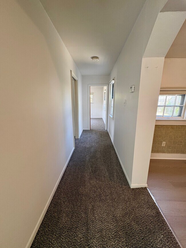 Foto del edificio - 8060 Lenore Ave