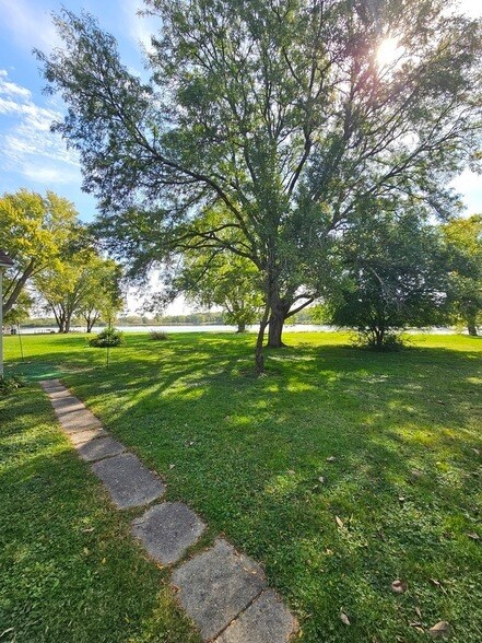 Foto del edificio - 28243 W Fox River Rd