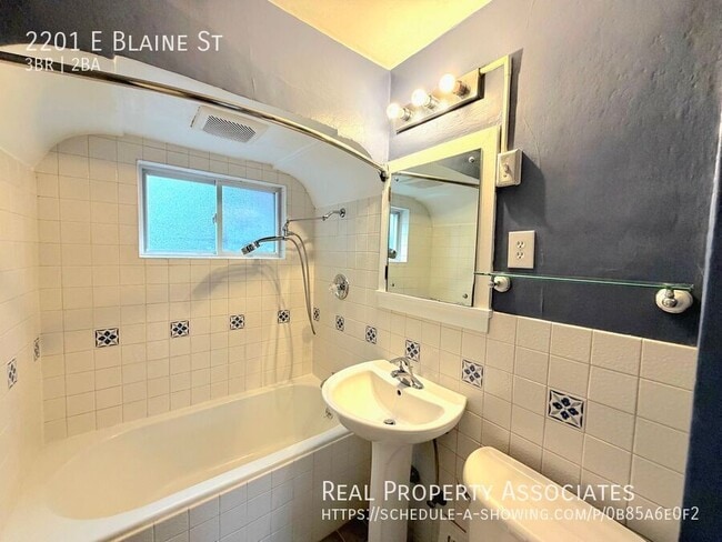 Foto del edificio - 2201 E Blaine St