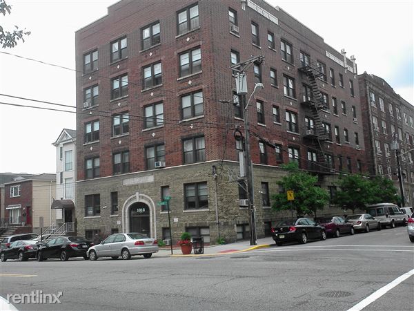 Primary Photo - 1013 Palisade Ave