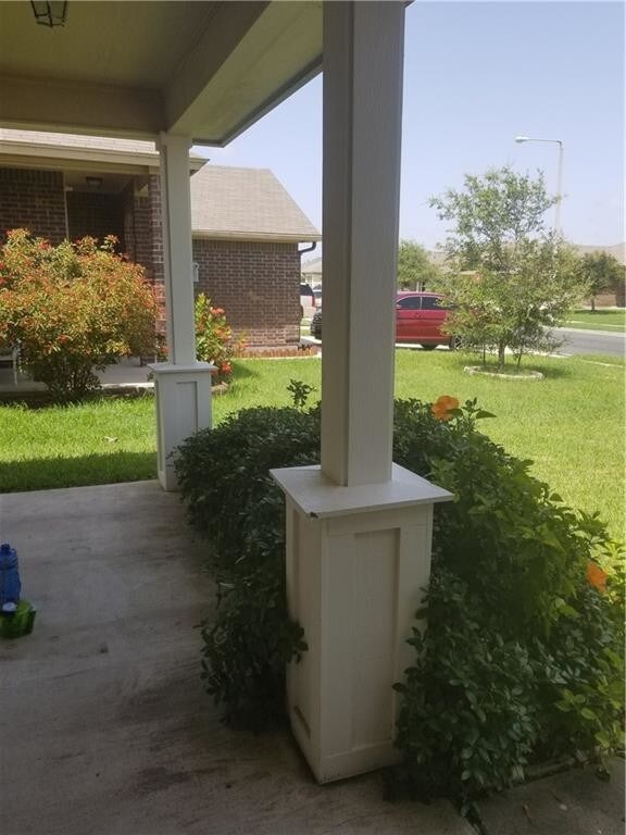 Building Photo - 2545 Las Brisas St