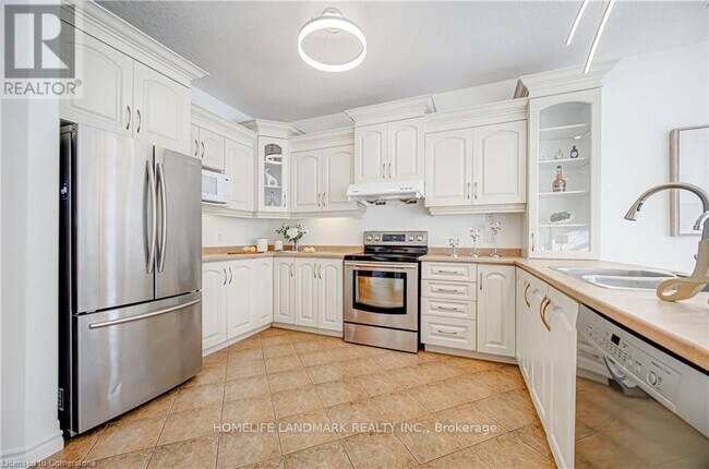 Building Photo - 593 Woolgrass Ave