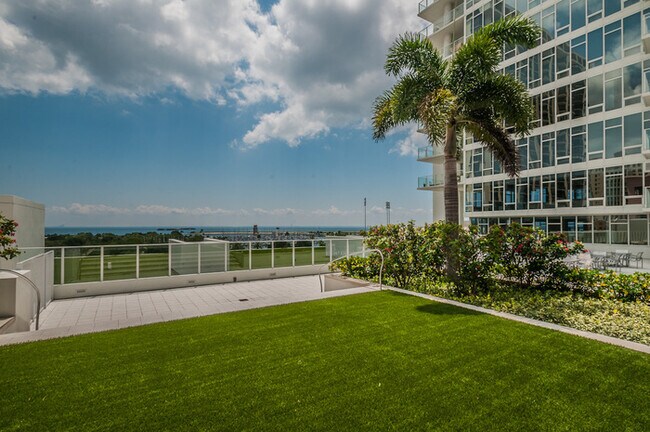 Foto del edificio - Luxury 2BR Signature Place Condo in Downto...