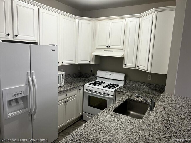 Building Photo - 41280 Maplewood Drive