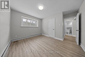 Building Photo - 1455 Morisset Ave