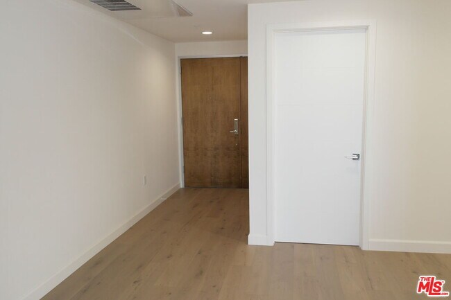 Foto del edificio - 105 S Mariposa Ave