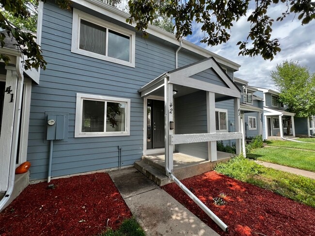 Building Photo - Charming 2 Bed 1.5 Bath Townhome in West Fort Collins!