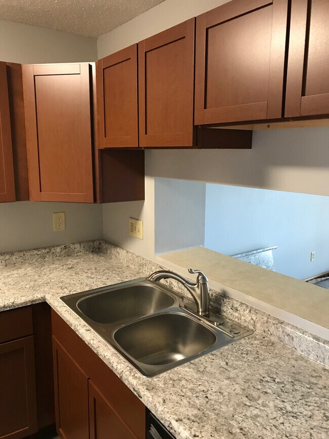 Building Photo - 2528 Sylvan Glen Ct