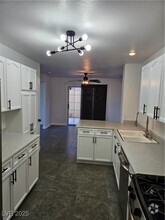 Building Photo - 9679 Idle Spurs Dr