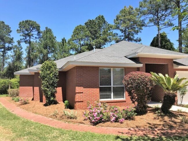 Foto del edificio - 279 Rivercrest Cir