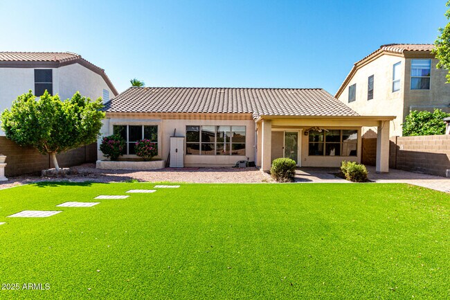 Building Photo - 6410 W Buckskin Trail