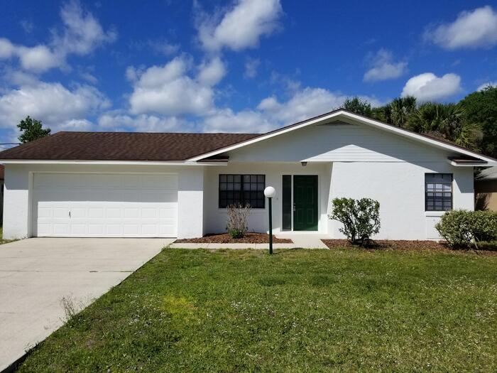 Foto principal - Lovely 3 bedroom, 2 bath, with screened po...