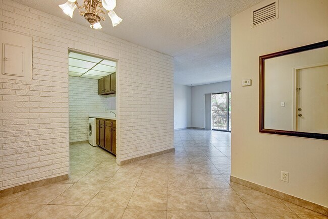 Building Photo - 825 NW 13th St
