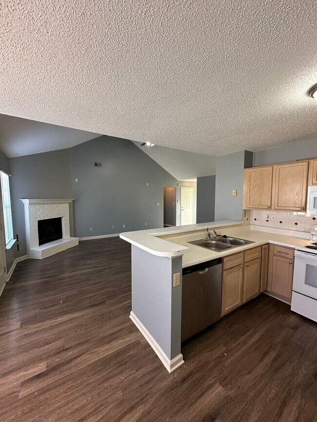 Building Photo - Newly Renovated 3 bd 2 bath with 2 car garage in Cordova near Shelby Farms.  Pets are allowed wit...