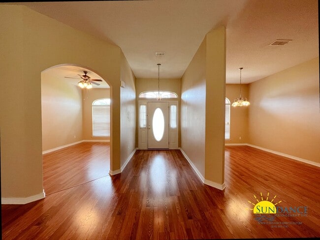 Foto del edificio - 2130 Pepper Dr