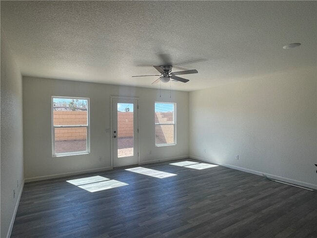 Foto del edificio - 2446 River Valley Cir