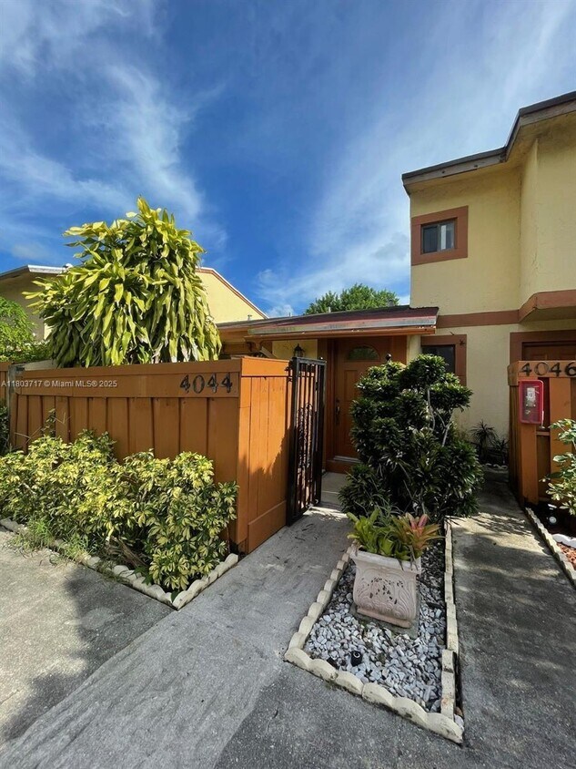 Foto principal - 4044 Sierra Terrace
