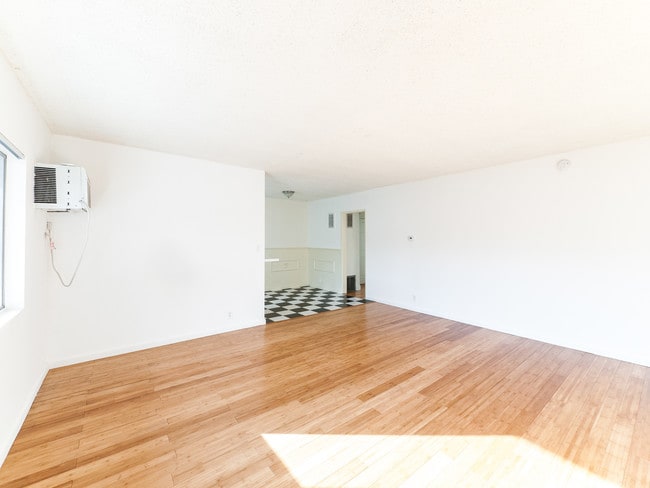Building Photo - 723 N Gramercy Pl