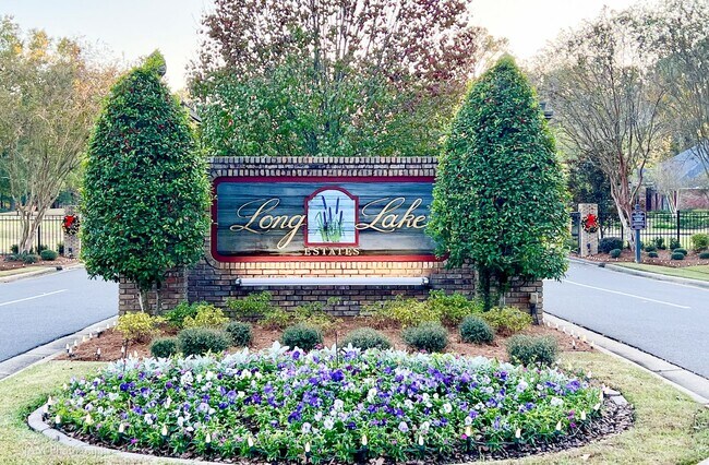 Building Photo - Beautiful Open Plan Modern single level home in Gated Long Lake Estates