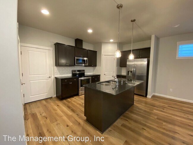 Building Photo - 3 br, 2.5 bath House - 5726 NE 59th Circle