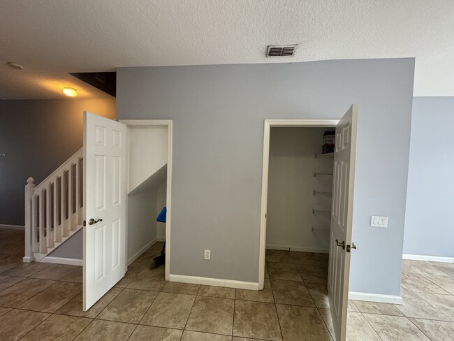 Building Photo - 2368 Silver Palm Dr