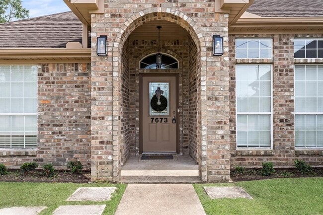 Foto del edificio - 7673 Rosewood Dr