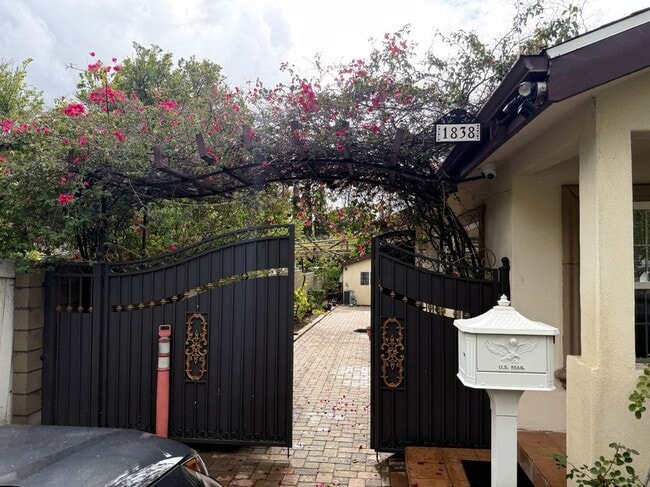 Foto del edificio - 1838 Glenwood Rd