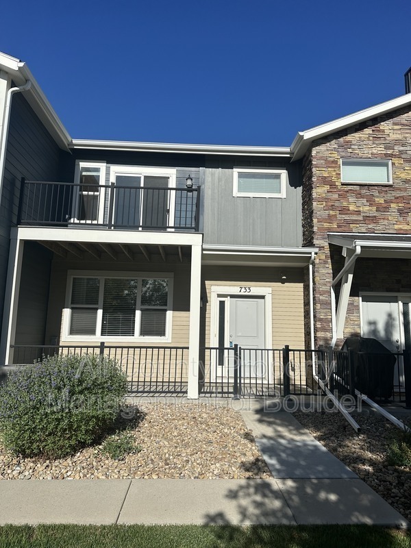 Building Photo - 733 Grandview Meadows Dr