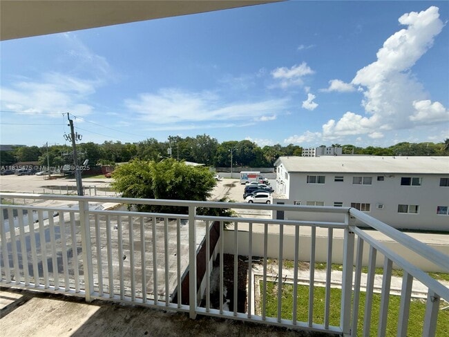 Foto del edificio - 13215 NE 6th Ave