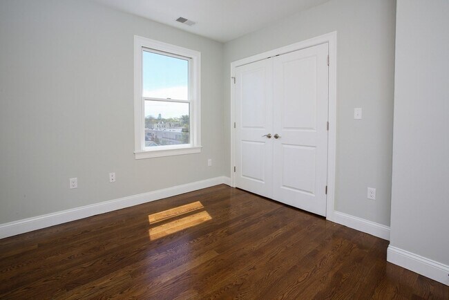 Foto del edificio - 660 Somerville Ave