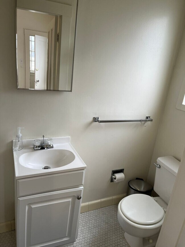 Foto del edificio - Cool Pad Near USF with Fantastic City Views**