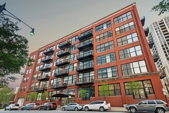 Building Photo - 525 W Superior St