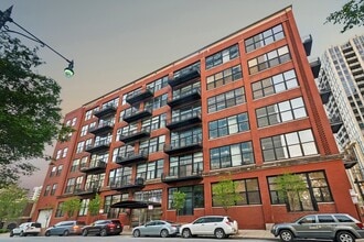 Building Photo - 525 W Superior St