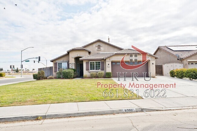 Foto del edificio - SW-Bakersfield  features 4 bed 2 bath with solar panels