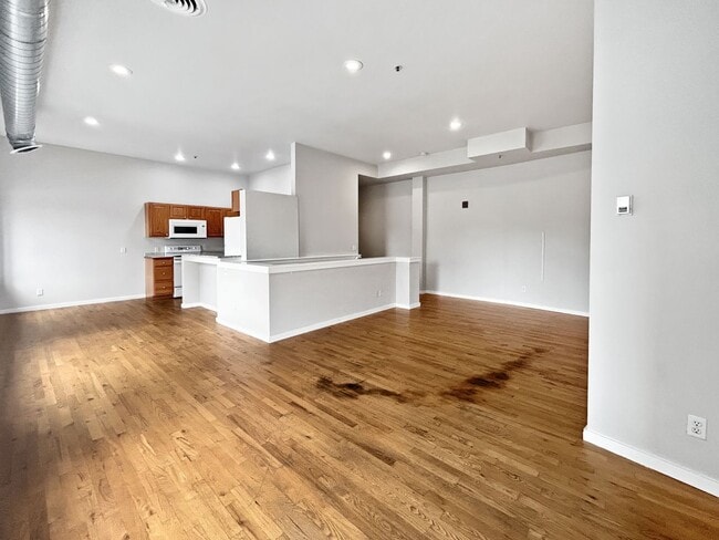 Building Photo - $0 DEPOSIT OPTION. 2 BED 2.5 BATH CONDO AT STUDIO 70 IN DENVER'S GOLDEN TRIANGLE. PARKING INCLUDED!