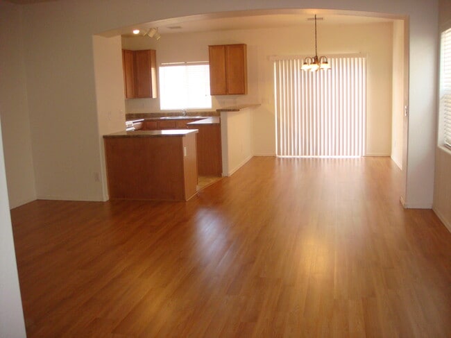 Foto del edificio - 608 N Robles St