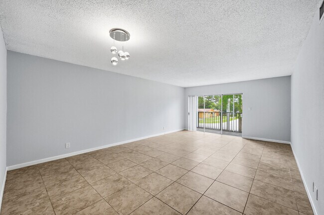 Foto del edificio - 7541 NW 16th St