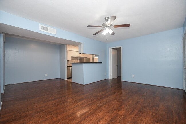 Foto del edificio - 10603 S Wilcrest Dr