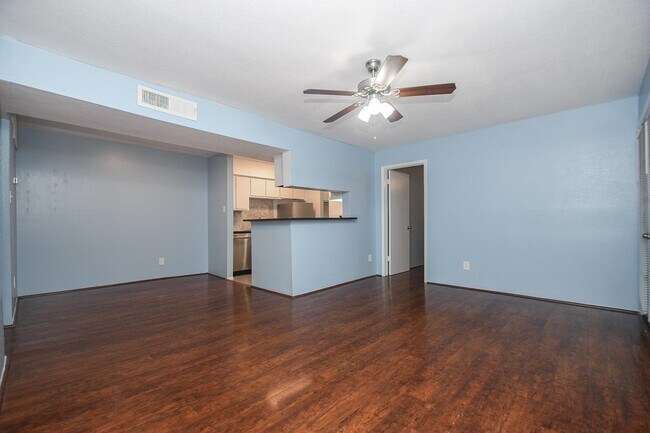 Building Photo - 10603 S Wilcrest Dr