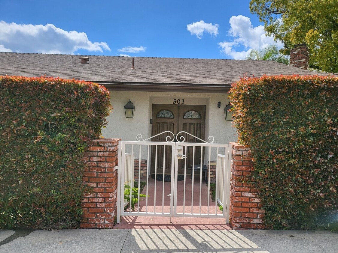 303 S Rd Unit 303, Burbank, CA 91501 Room for Rent in Burbank