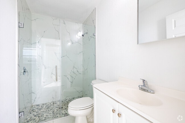 Interior Photo - 746 SW 8th Ter