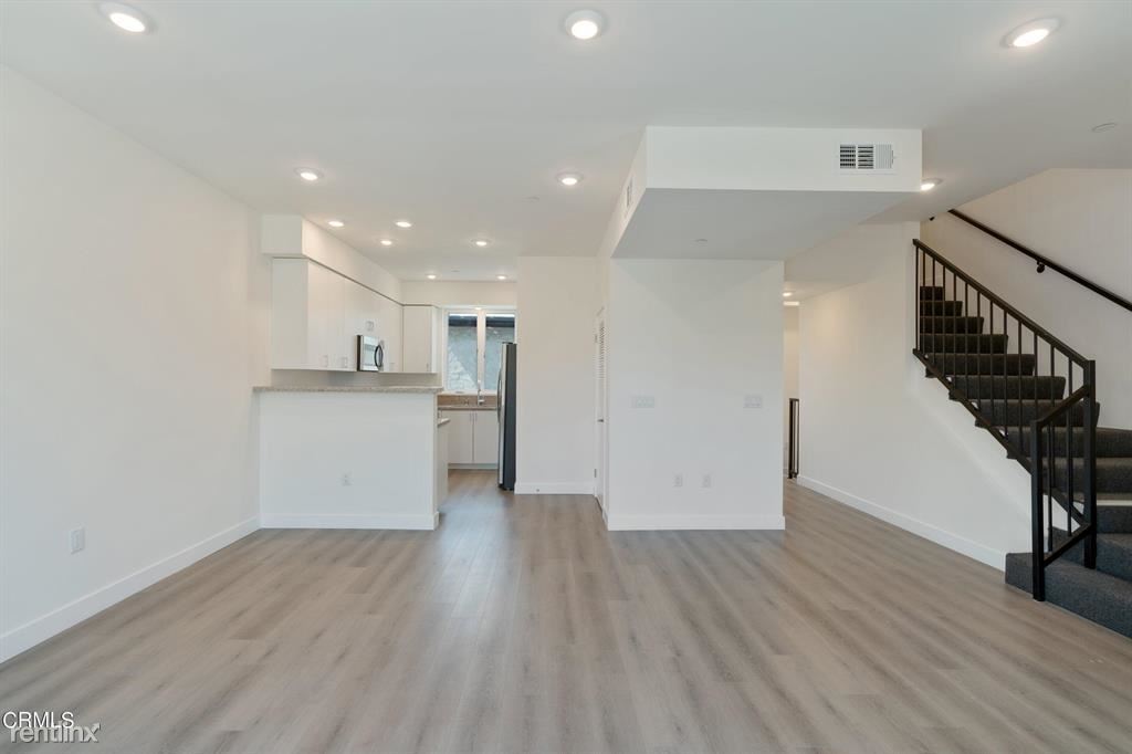 Primary Photo - 3 br, 2.5 bath Townhome - 14228 Delano St ...