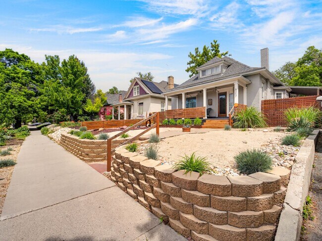 Foto del edificio - Fully Remodeled 3 Bed, 2.5 Bath Home for Rent- SLC