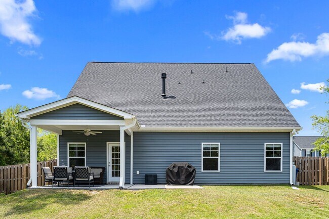 Building Photo - 4 Bedroom Home in Sneads Ferry